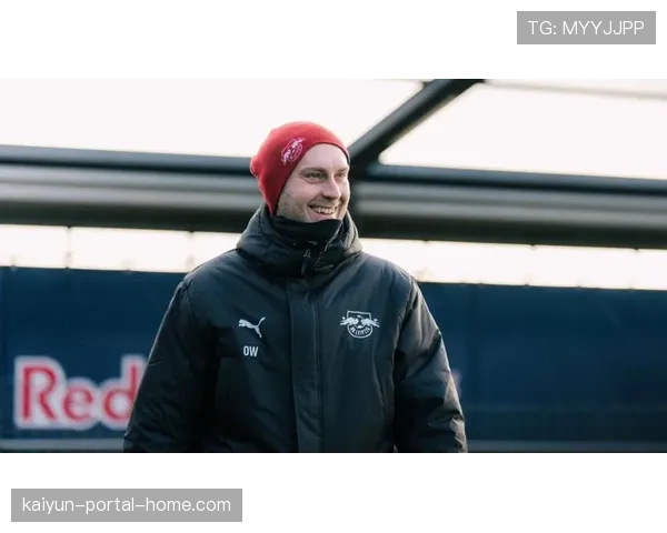 施拉格中场调度作用明显，莱比锡奥地利国脚传球视野开阔